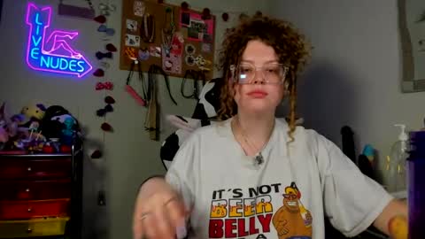 Snapshot of strwbby chatting on July 2, 2026, 2:00 am Strwbby online show from July 2, 2026, 2:00 am