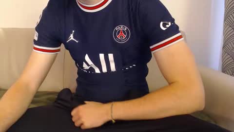 Snapshot of studfromparis chatting on May 6, 2026, 9:25 am Stud From Paris online show from May 6, 2026, 9:25 am