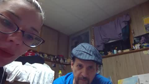 Snapshot of stupid330 chatting on August 7, 2026, 8:27 am stupid330 online show from August 7, 2026, 8:27 am