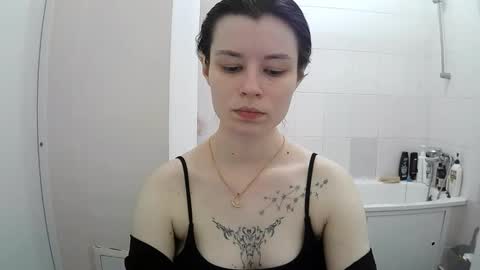 Snapshot of style_bliss chatting on November 15, 2025, 4:47 pm Eva online show from November 15, 2025, 4:47 pm