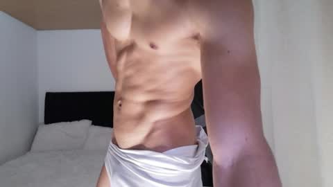 stylish man online show from April 8, 2026, 2:17 pm