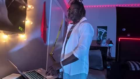 Snapshot of suavechocolatecity chatting on November 16, 2025, 8:31 am Hot Chocolate online show from November 16, 2025, 8:31 am