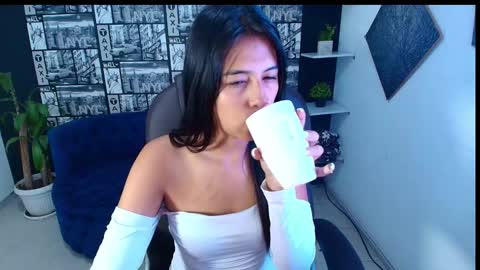 sub_scarlett_ online show from December 1, 2025, 12:43 pm