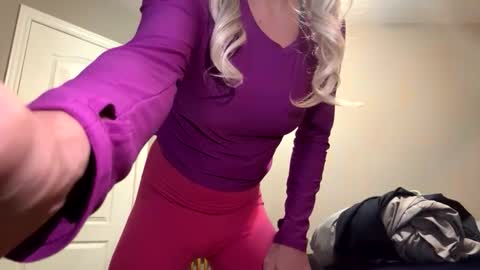 Sissy Isabella online show from December 4, 2025, 6:12 am