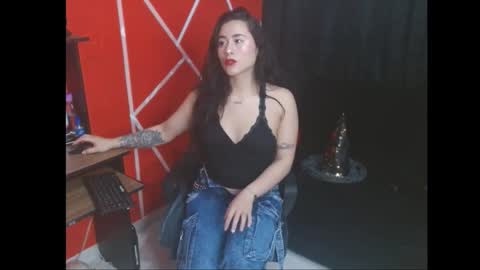 Snapshot of submissiveemily chatting on October 25, 2025, 11:21 pm submissiveemily online show from October 25, 2025, 11:21 pm