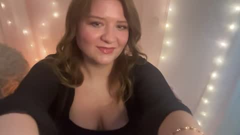 Scarlet online show from June 23, 2026, 1:25 am