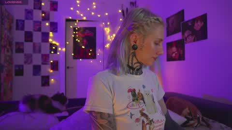 succubus_66 online show from January 19, 2025, 2:38 pm