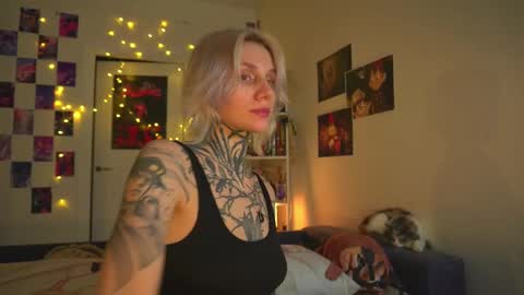 succubus_66 online show from February 24, 2025, 3:31 pm