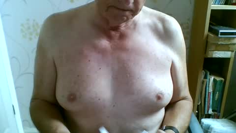 Snapshot of suffolkboy4 chatting on June 3, 2026, 11:35 am suffolkboy4 online show from June 3, 2026, 11:35 am