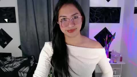 sugar_chloe17 online show from October 17, 2025, 9:28 pm