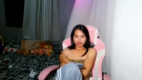 sugar_holly96 online show from May 27, 2026, 12:13 pm