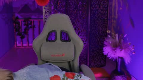 Vivien online show from December 15, 2024, 1:32 pm