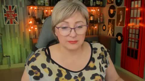 Vivien online show from February 15, 2025, 1:27 pm