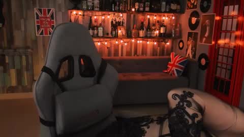 Vivien online show from February 23, 2025, 1:10 pm