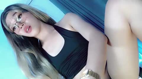 LoveSugar online show from November 26, 2025, 8:10 pm