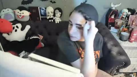 Sugary online show from November 12, 2025, 7:46 pm