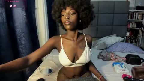 Snapshot of suhaila_suu chatting on February 9, 2026, 11:31 pm suhaila_suu online show from February 9, 2026, 11:31 pm