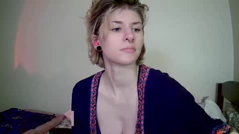 Snapshot of suicunebitch chatting on December 24, 2024, 1:27 am Ophelia online show from December 24, 2024, 1:27 am