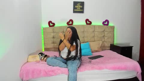 summer_girls01 online show from October 11, 2025, 1:49 am