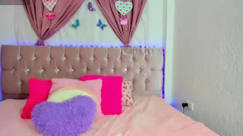 Snapshot of summer_girls01 chatting on July 10, 2026, 11:40 pm summer_girls01 online show from July 10, 2026, 11:40 pm