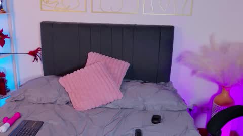 OnlyFans summer holiday online show from December 16, 2025, 5:45 am