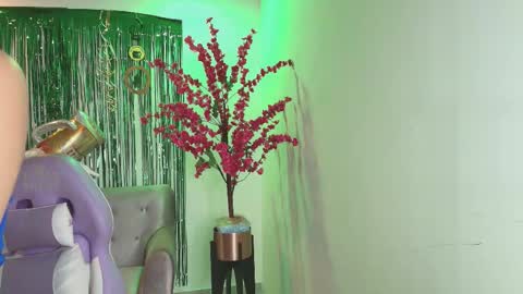 summer_miller online show from March 18, 2026, 11:35 am