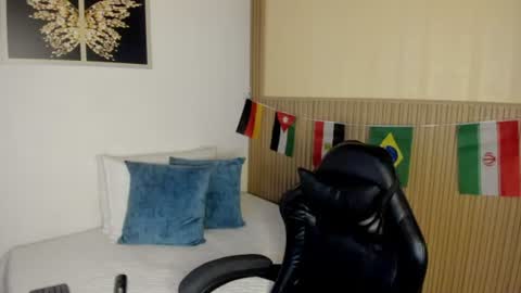 Snapshot of summer_night_ chatting on July 9, 2026, 11:36 am Summer online show from July 9, 2026, 11:36 am