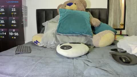 Andres-tattoos  Derek Hairy online show from February 12, 2026, 9:43 pm