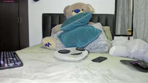 Andres-tattoos  Derek Hairy online show from April 26, 2026, 8:06 pm