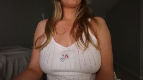 Summer Dawn online show from October 19, 2025, 6:52 pm