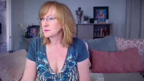 SummerKnightzzz online show from April 6, 2026, 12:06 pm