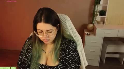 Tina. Im topless model  online show from November 6, 2025, 9:21 am