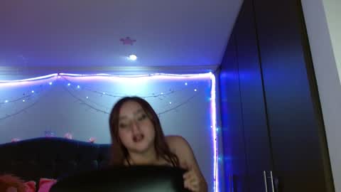 Snapshot of sunflower_dance chatting on December 7, 2024, 1:14 am Jeraldine online show from December 7, 2024, 1:14 am