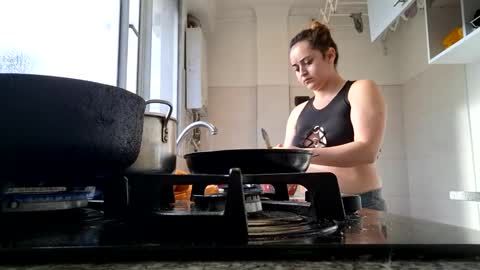 Snapshot of sunflower_dance chatting on February 16, 2025, 9:27 pm Jeraldine online show from February 16, 2025, 9:27 pm