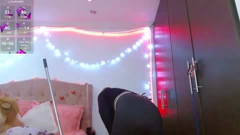 Snapshot of sunflower_dance chatting on March 4, 2025, 1:23 am Jeraldine online show from March 4, 2025, 1:23 am