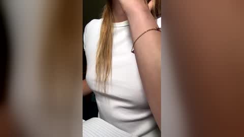 sunfun1992 online show from April 26, 2026, 9:56 pm