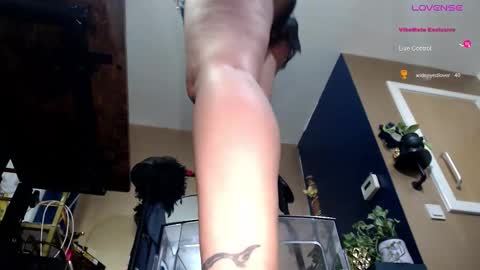 Sunni Knight online show from October 17, 2025, 1:42 am