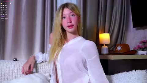 Snapshot of sunnmoonn chatting on July 15, 2026, 11:32 pm Lily online show from July 15, 2026, 11:32 pm