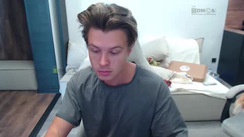 Alice and Sergey online show from October 2, 2025, 8:21 am