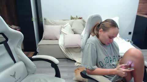 Alice and Sergey online show from October 15, 2025, 7:47 pm