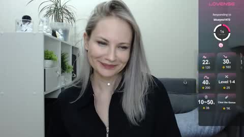 Snapshot of sunny_bunny6 chatting on December 20, 2024, 5:29 pm Naomi online show from December 20, 2024, 5:29 pm