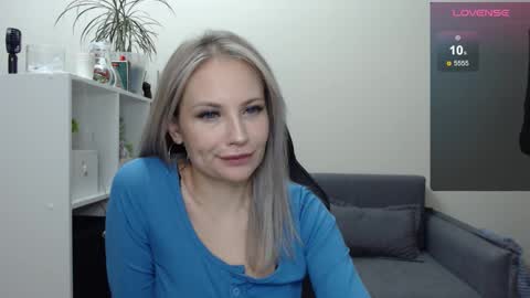 Snapshot of sunny_bunny6 chatting on February 10, 2025, 3:32 pm Naomi online show from February 10, 2025, 3:32 pm