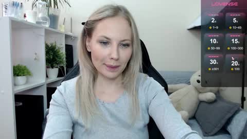 Snapshot of sunny_bunny6 chatting on October 8, 2025, 5:38 am Naomi online show from October 8, 2025, 5:38 am