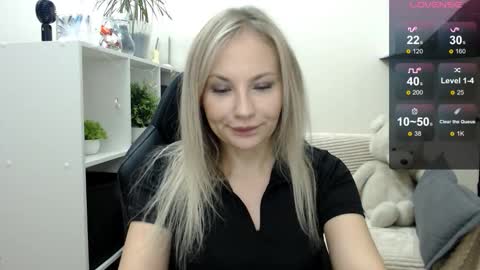 Snapshot of sunny_bunny6 chatting on November 3, 2025, 3:19 am Naomi online show from November 3, 2025, 3:19 am