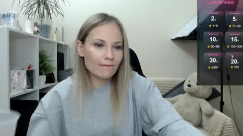 Naomi online show from November 28, 2025, 3:53 am