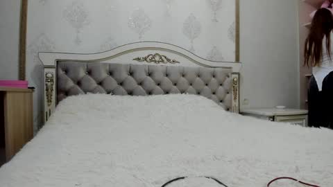 Vanessa online show from April 5, 2026, 5:04 am