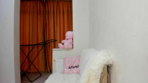 Vanessa online show from April 7, 2026, 5:30 am