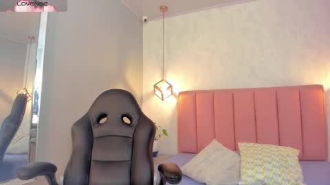  S U N N Y online show from November 6, 2025, 12:28 pm