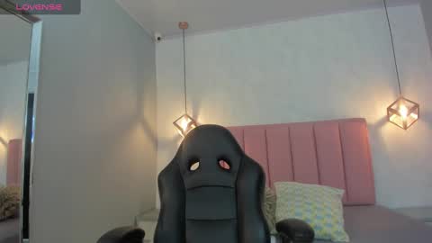  S U N N Y online show from November 10, 2025, 12:37 pm