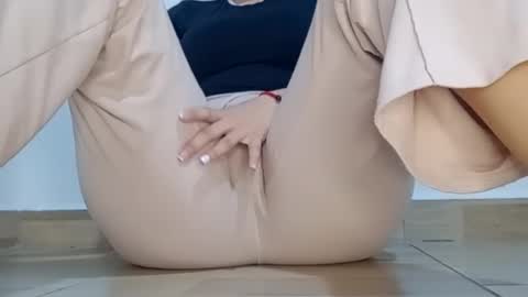 Annie online show from November 12, 2025, 4:51 pm